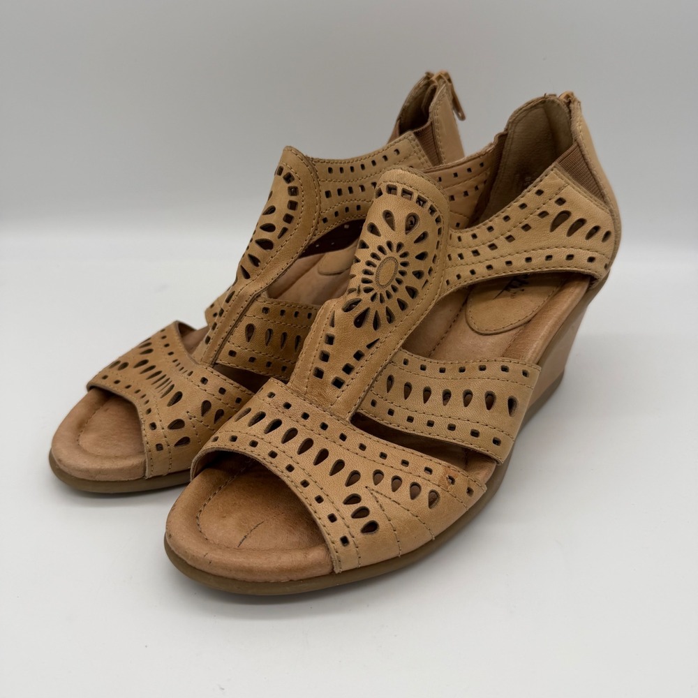 Earth Camellia Sandal Tan Leather Laser Cut Wedge Heel 6.5B Neutral Boho